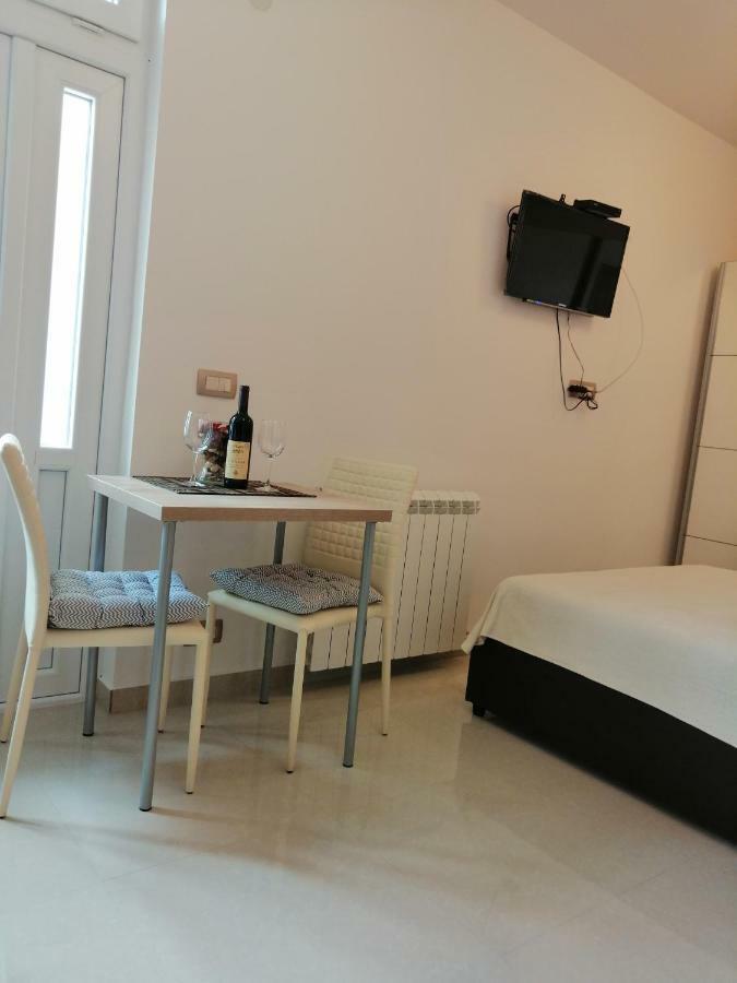 Studio Apartman Irena 2 Bijela Exterior photo